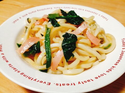 鉄分補給☆ほうれん草とハムの焼きうどん